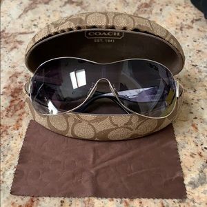 Coach sunglasses in great condition.